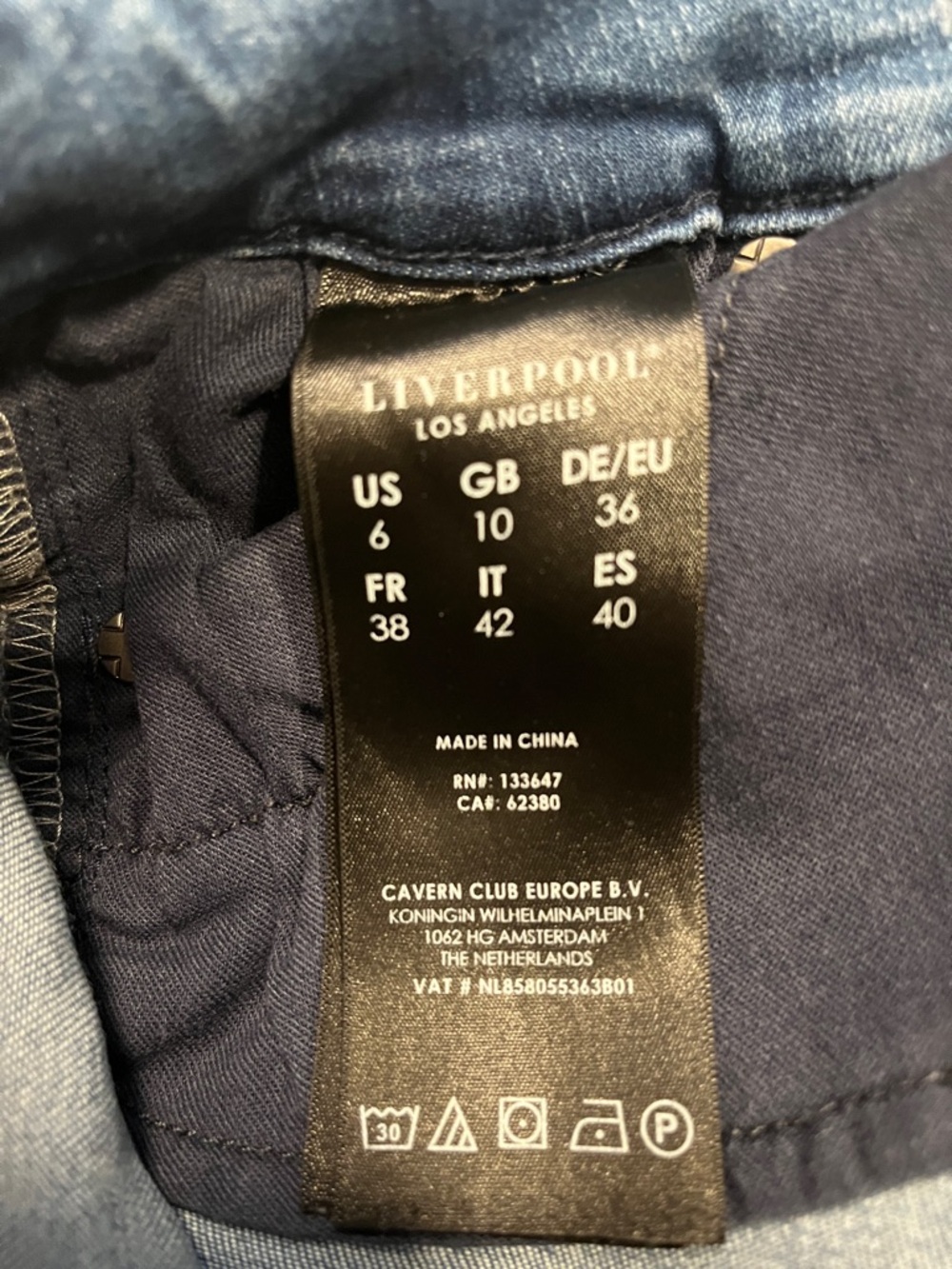 Liverpool Crop Wide Cuff Stretchy Light Wash Blue Jeans Mid Rise Size 6 - Picture 9 of 13